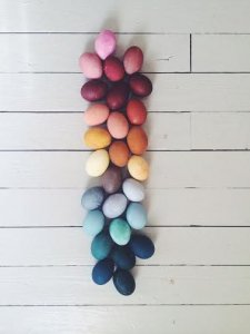https://www.kirstenrickert.com/2014/04/16/natural-dyed-eggs-2/