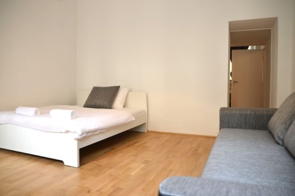 e4235e25-e182-4cff-ac8c-a07406598a90